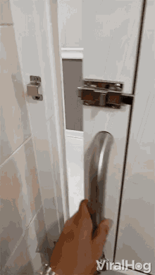 locking-door-fail-sliding-door.gif.61731d7307011d328fe0f4c82bbfcbfc.gif